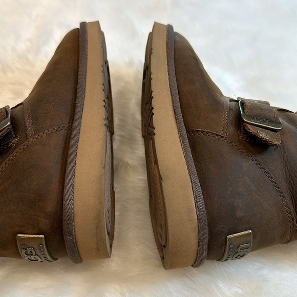 UGGs dark brown boot with a metal UGG Australia on back of boot size US 5 - Picture 4 of 14